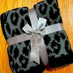 Black Gray Leopard -Super soft throw - Barefoot Dreams DUP! Great quality 50x60”
